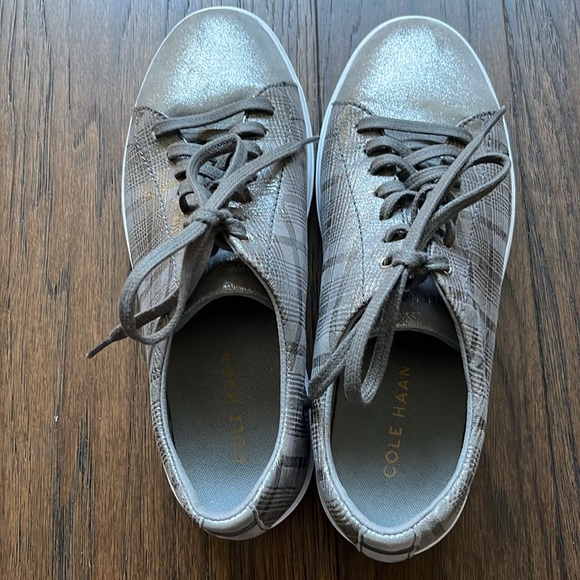 Like new Cole Haan sneakers - Picture 2 of 4